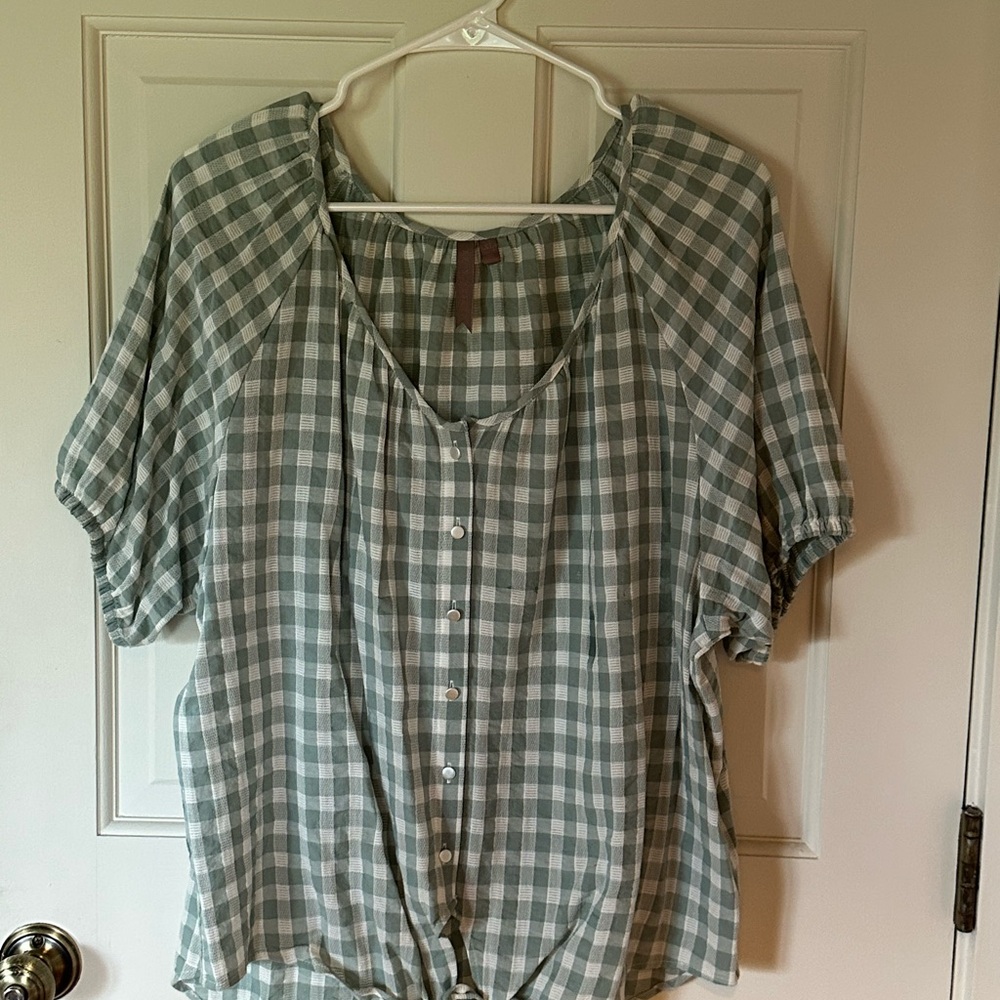 Green and White Puff Sleeve Button Down Blouse EUC worn one time
